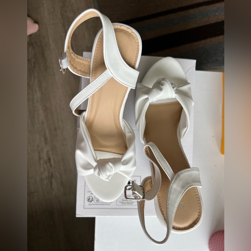 White size 8 Knot Front Chunky Heeled Ankle Strap Sandals
